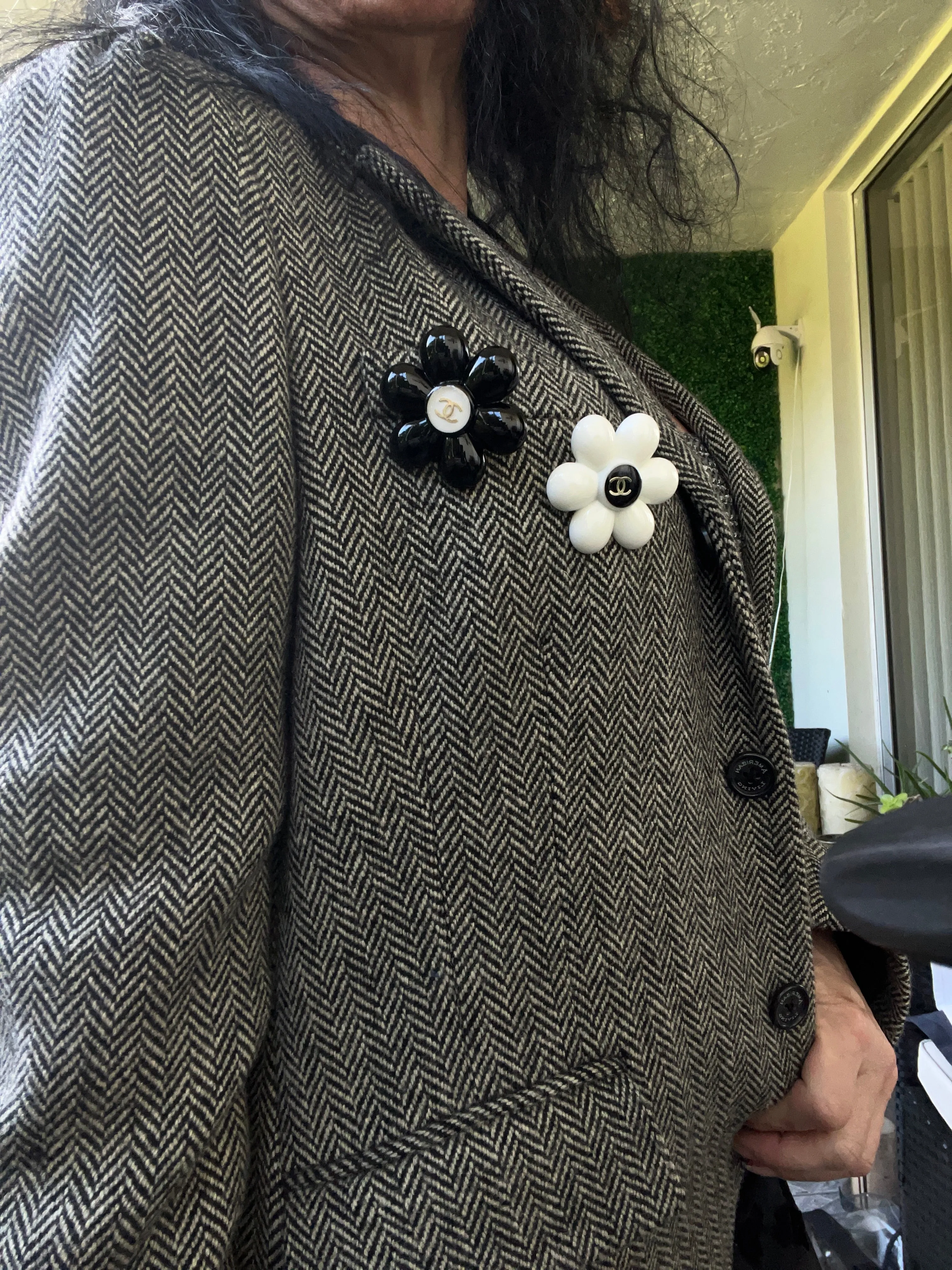 American living pied de poule wool tailored blazer jacket with C flower brooch’s tweed