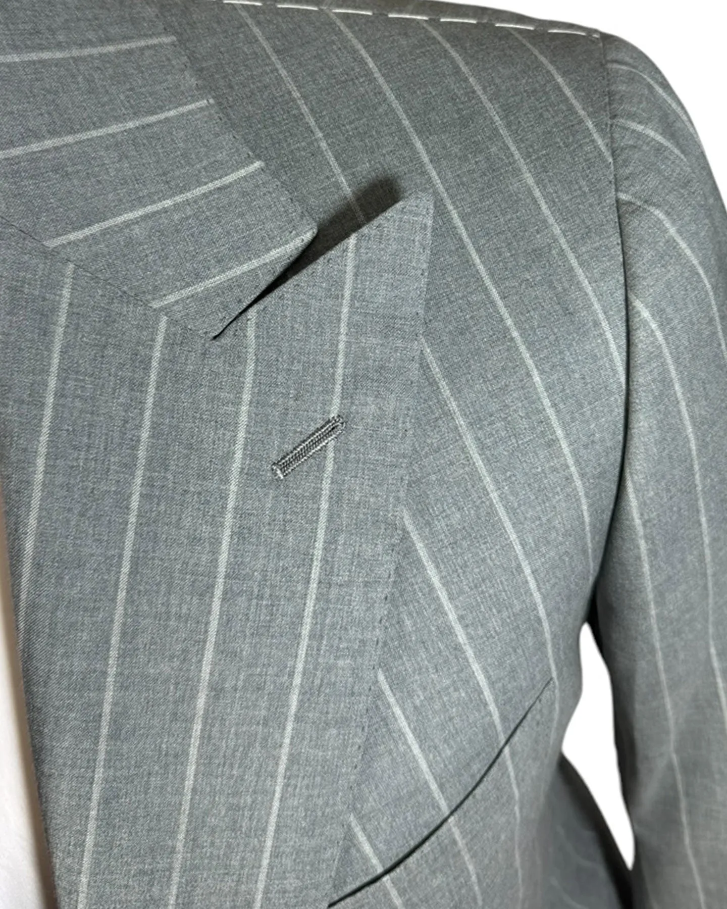 Cesare Attolini Suit Gray Stripes Peak Lapel EU 46/ US 36