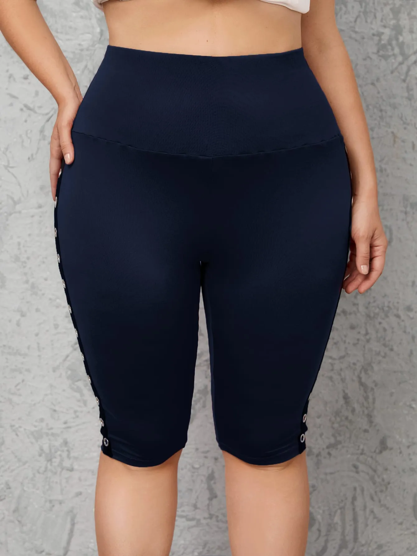 Plain Grommet Eyelet Short Plus Size Leggings